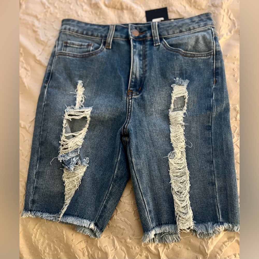 Ripped distressed Bermuda shorts size 7